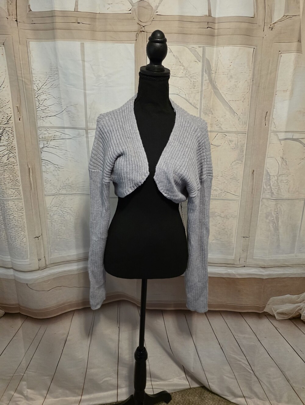 Kohl's Light Gray Ribbed Cropped Bolero Cardigan